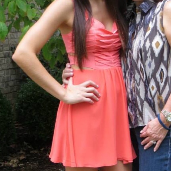 Finders Keepers Cocktail/Homecoming Dress - Picture 3 of 4